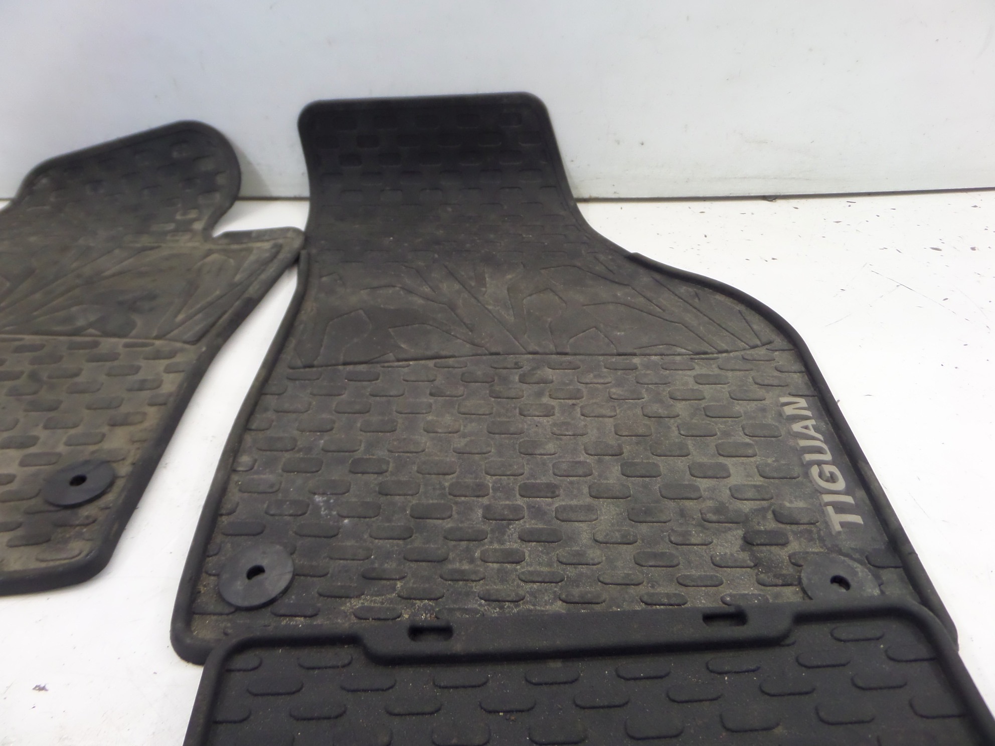 VW Tiguan Rubber Floor Mats 09-11 OEM | eBay