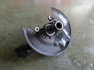 1990 Mitsubishi Delica L300 Right Front Knuckle Assembly